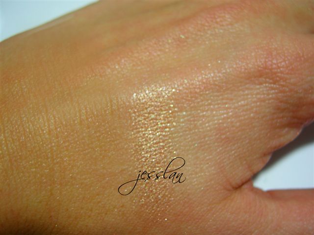 Swatch ombretto dorato in crema #22 - Kiko