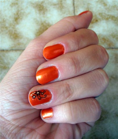 smalto arancione con disegno