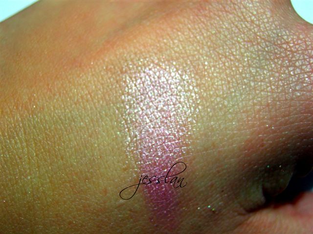 Swatch ombretto in crema rosa - Kiko