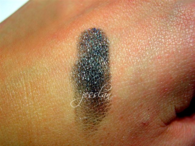 Swatch ombretto in crema grigio scuro - Kiko Swatch ombretto in crema grigio scuro - Kiko