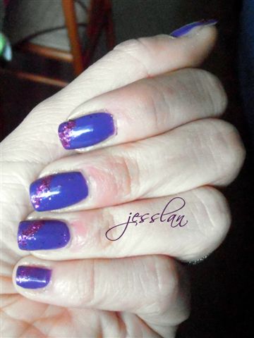 Nail art viola e brillantini Nail art viola e brillantini