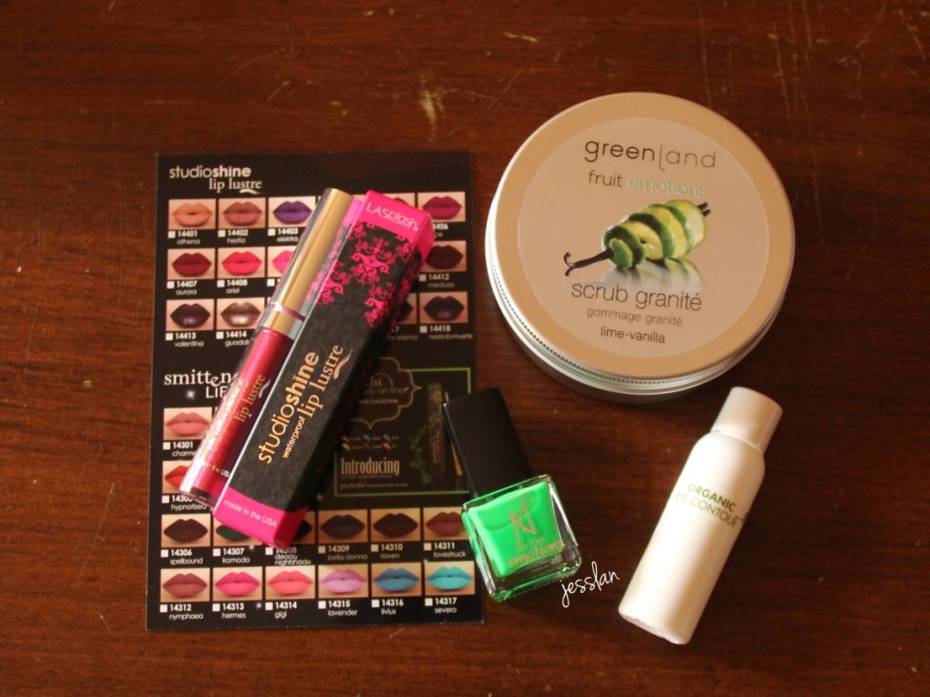 Tinta labbra, smalto verde acido, Greenland beauty Scrub e contorno occhi