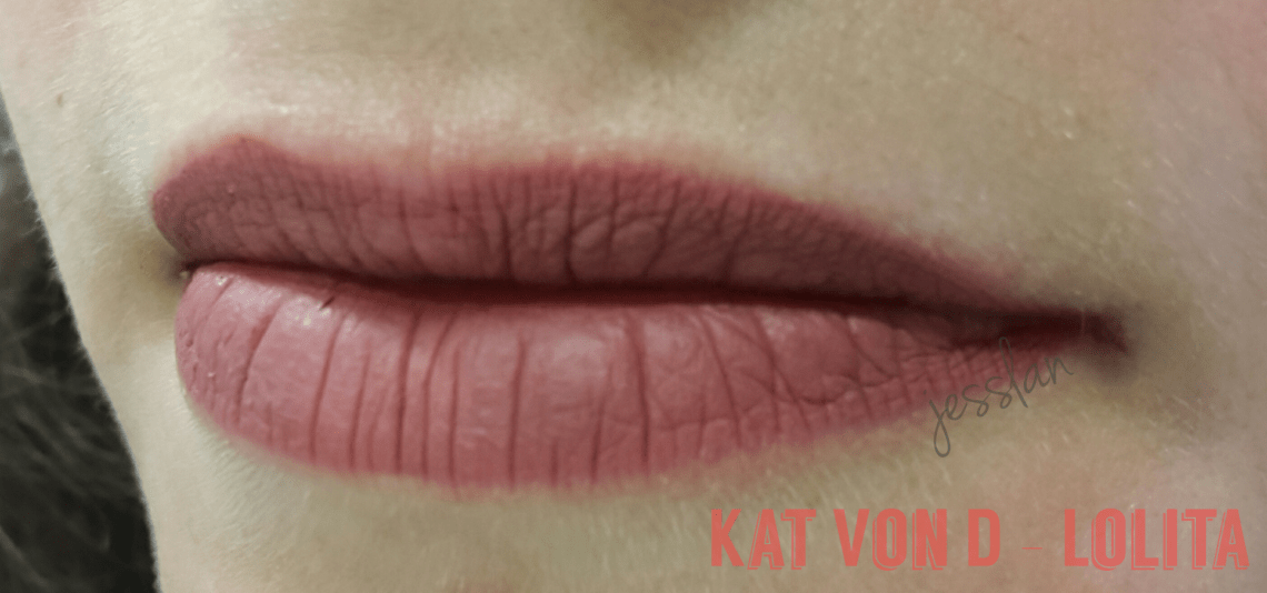 Kat Von D - Lolita (luce artificiale) Kat Von D - Lolita (luce artificiale)