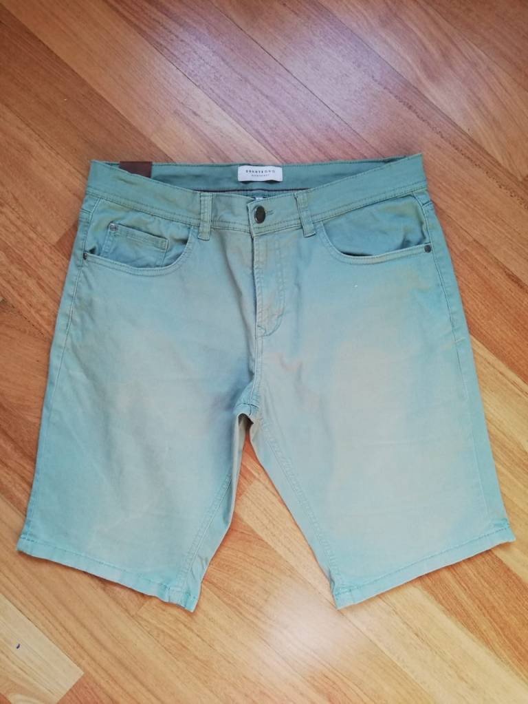 Pantaloncini prima della tintura